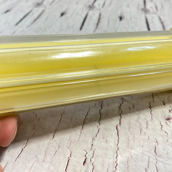 Vintage Pencil case, plastic, back to school, markers - Picture 6 of 9